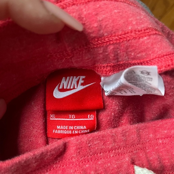 Nike Pink Sweatpants with Elastic Waistband and Ribbed Cuffs - Picture 5 of 5